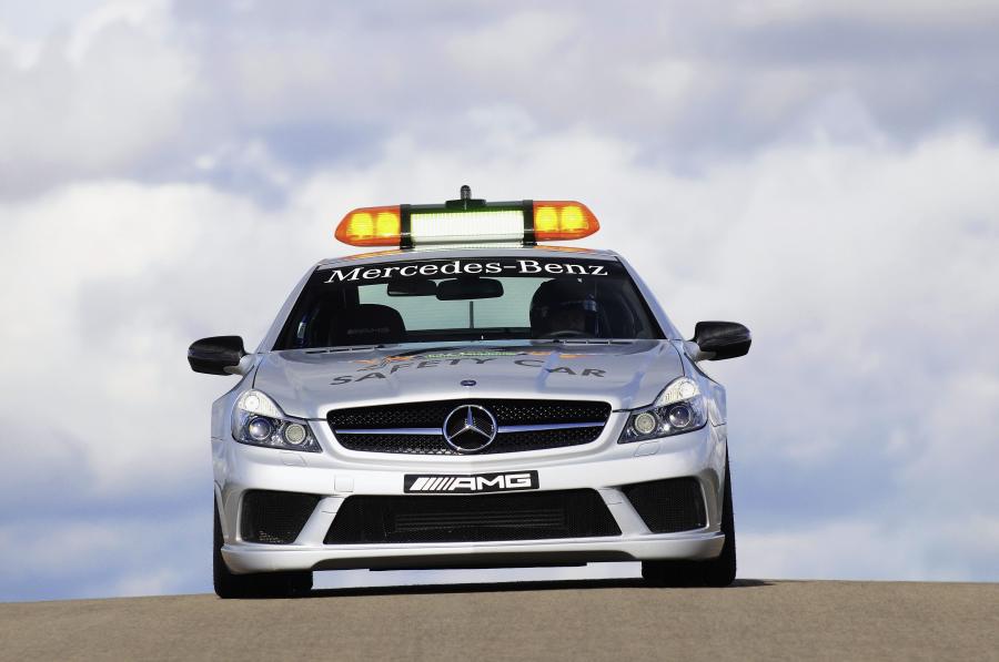  Mercedes-Benz SL63 AMG F1 Safety Car 2009 года  (фото 27 из 33)